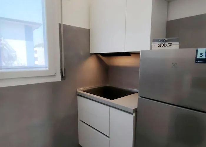 Contemporary Flat Near The Of *